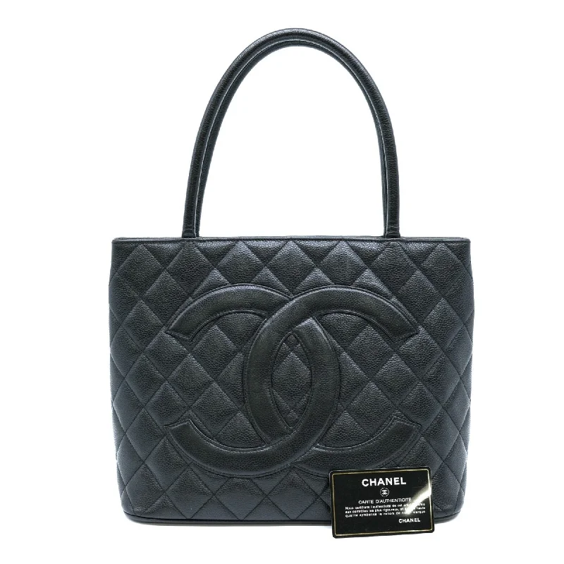 Handle bags with contrast stitching for detail -Chanel  Caviar Leather Handbag Tote Bag (Pre-Owned)