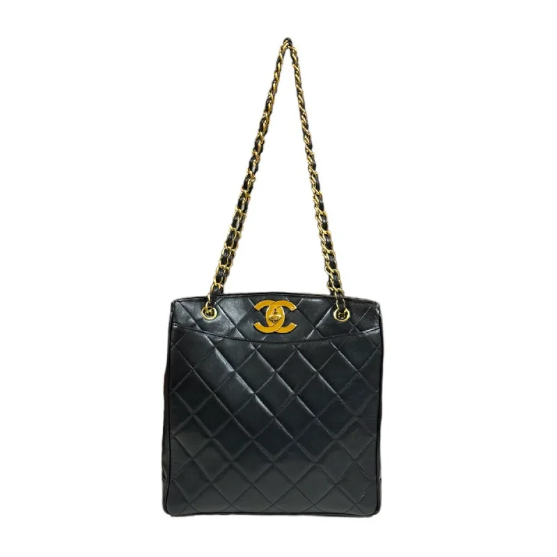 Handle bags with contrast stitching for detail -Chanel  Leather Tote Bag (Pre-Owned)