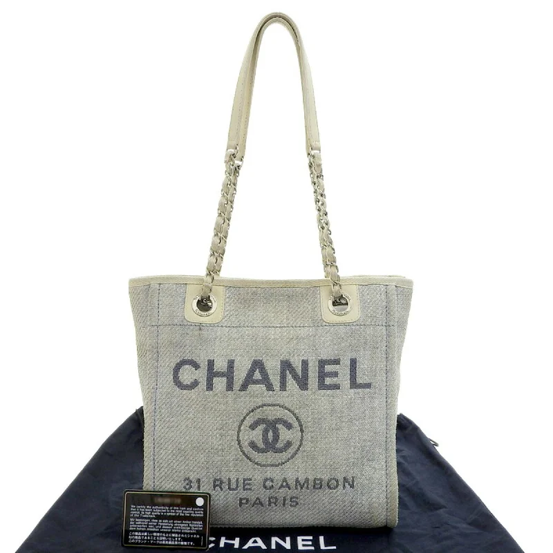 Handle bags with eco-friendly bamboo handles -Chanel  Canvas Tote Bag (Pre-Owned)