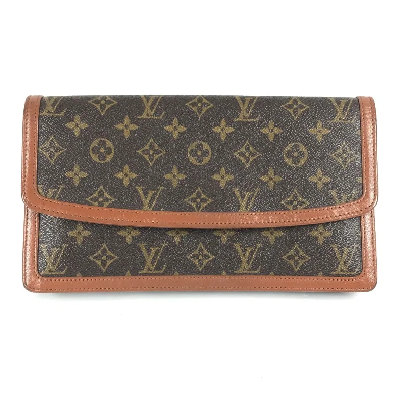 Reversible handle bags offering dual design styles -Louis Vuitton  Other Clutch Bag (Pre-Owned)