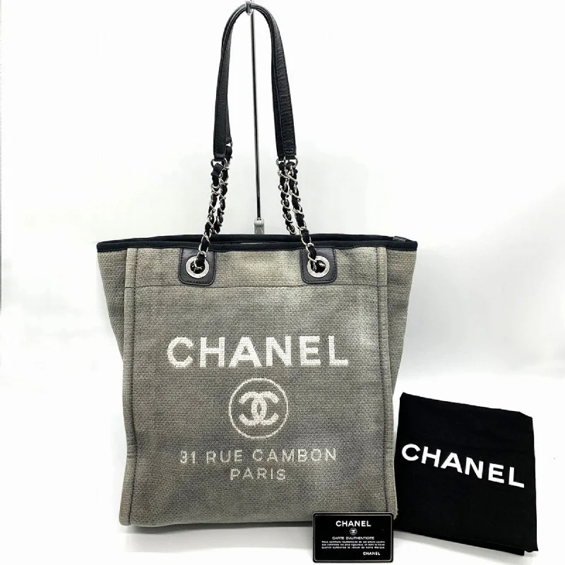 Small handle bags perfect for quick trips -Chanel  Canvas Shoulder Bag Tote Bag (Pre-Owned)