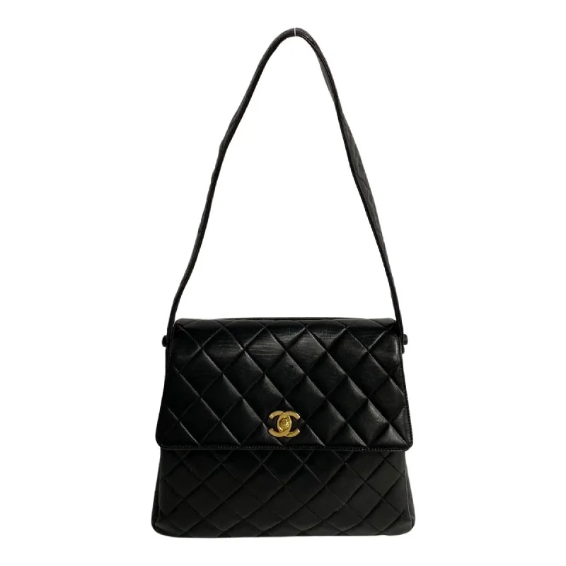 Handle bags with padded straps for comfort -Chanel  Leather Handbag Tote Bag (Pre-Owned)