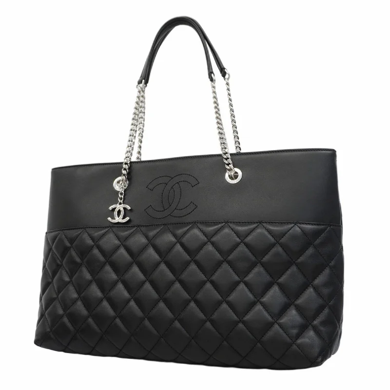 Handle bags with padded straps for comfort -Chanel  Leather Tote Bag (Pre-Owned)