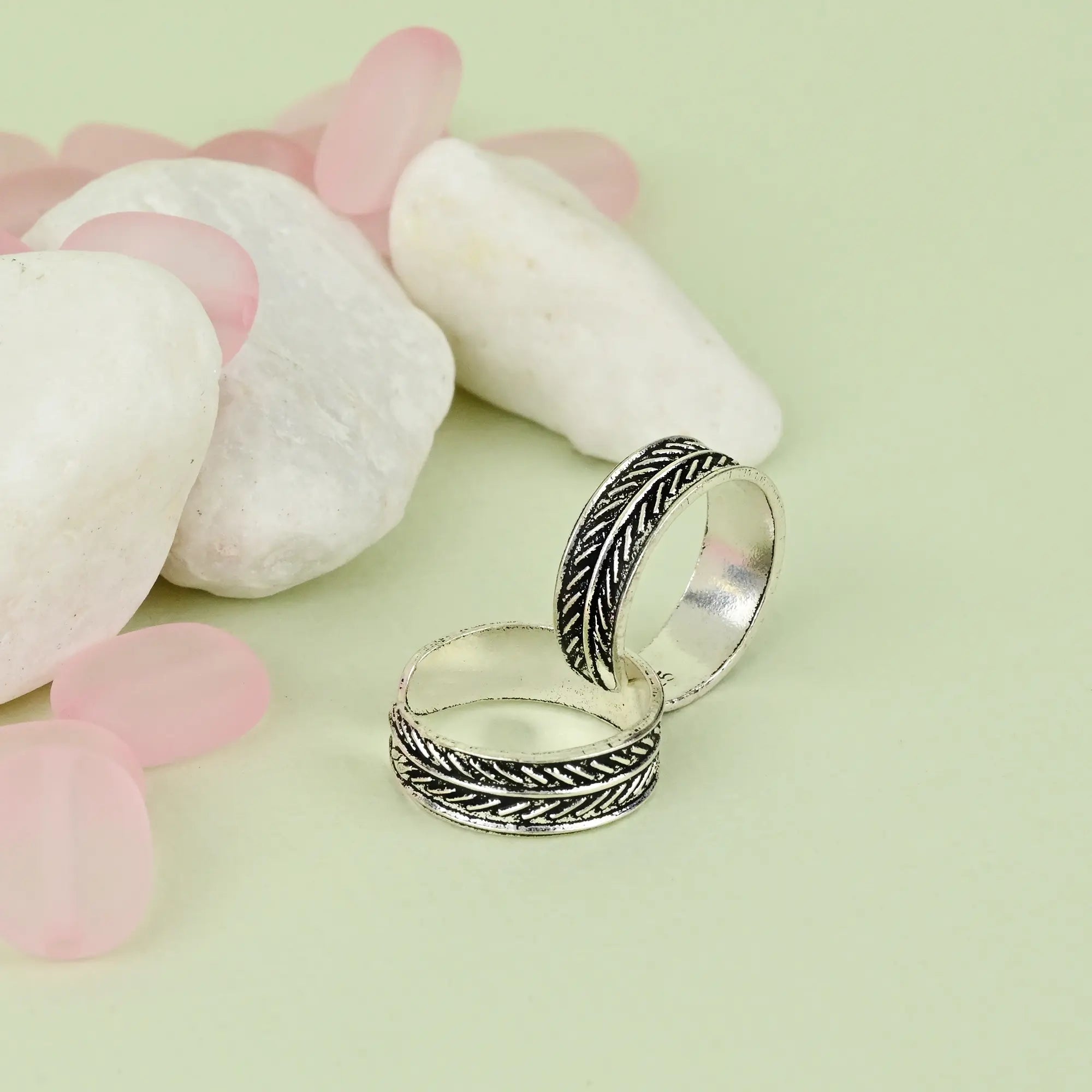 Rings with spiral designs for eye-catching twist -Elegant Linework Toe Ring