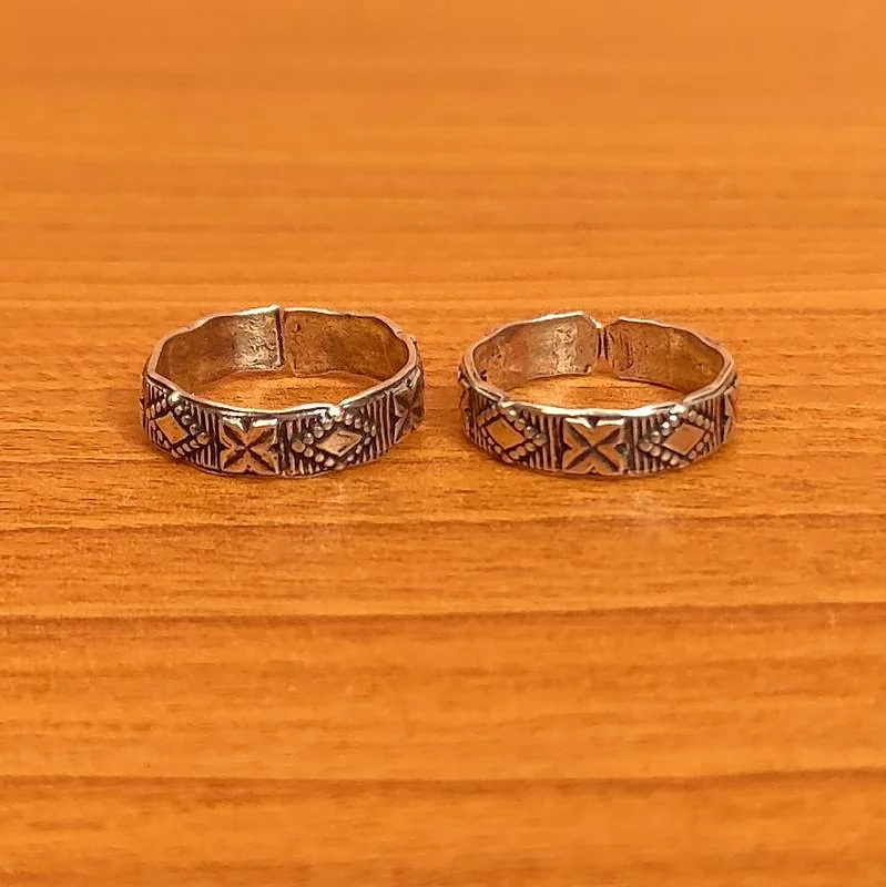 Gold rings with intricate celtic knot patterns -92.5 STERLING SILVER ADJUSTABLE TOE RING