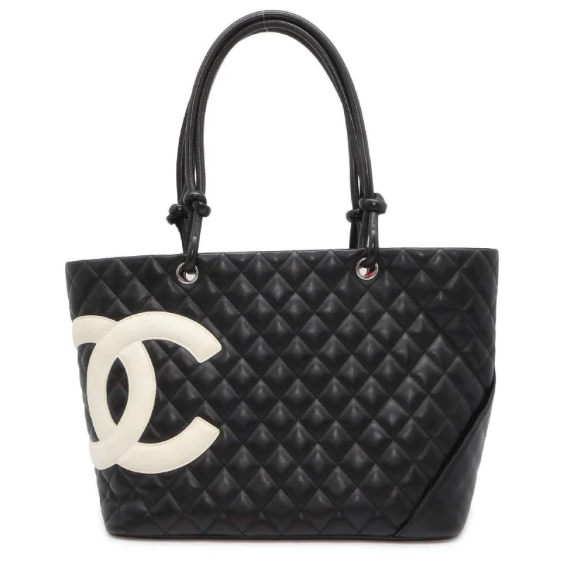 Handle bags with sleek hardware for sophistication -Chanel  Leather Shoulder Bag Tote Bag (Pre-Owned)