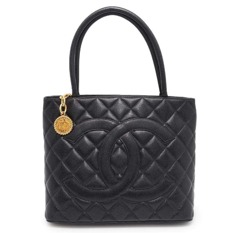 Handle bags with contrast stitching for detail -Chanel  Caviar Leather Tote Bag (Pre-Owned)