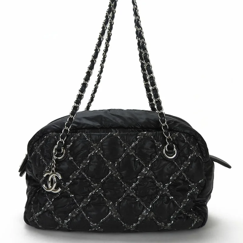 Quilted handle bags with stylish textured finish -Chanel  Nylon Handbag Shoulder Bag Tote Bag (Pre-Owned)