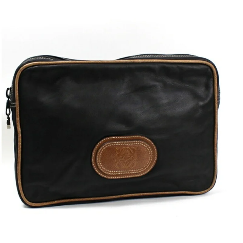 Handle bags with suede accents for texture -Loewe  Leather Clutch Bag (Pre-Owned)