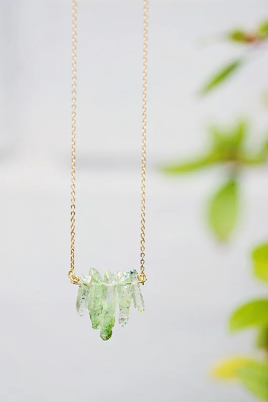 Beautiful necklaces and pendants with moonstone for an ethereal, mystical appearance-Green Quartz Bar Necklace