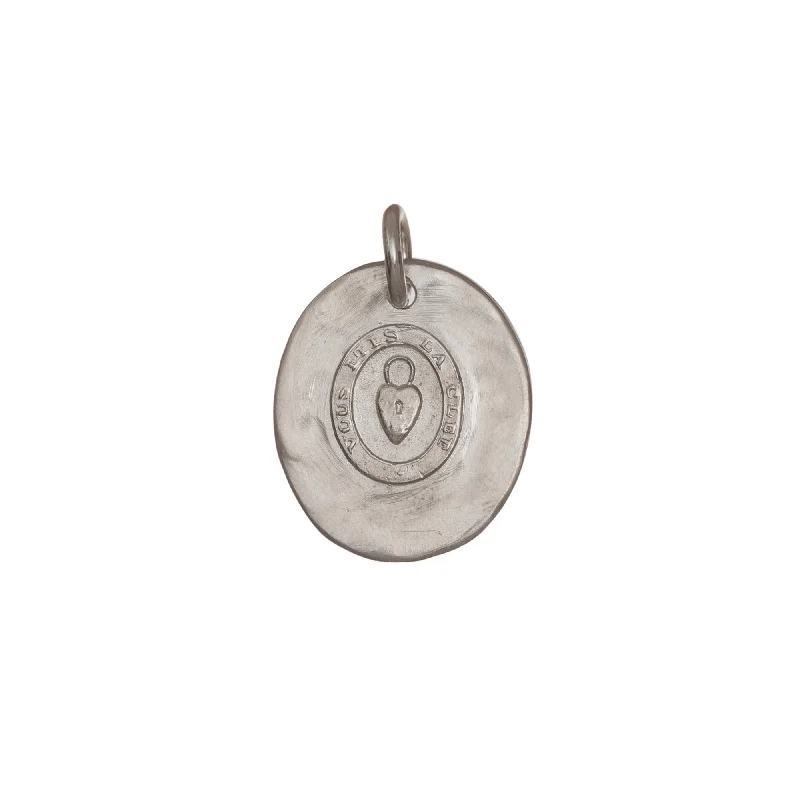 Best necklaces and pendants with minimalist pendants for a sleek, understated look-Vous Etes La Cle Pendant - Silver